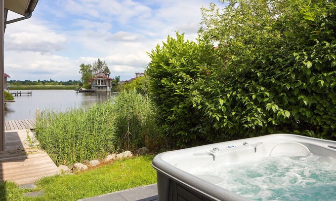 Burgum Villa | Goudplevier Bubbelbad 10+2