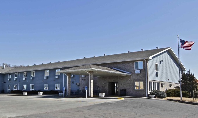 Pierre Hotel | Governors Inn a Travelodge by Wyndham