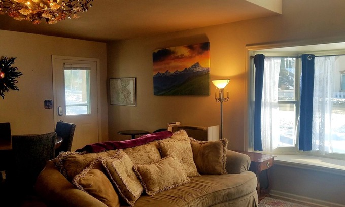 Lake City Apartment | Gowdy Apartment. Fenced yard pet friendly , modern, clean. Gowdy Properties