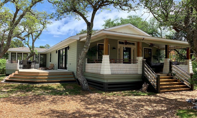 Ocracoke House | Graceland: Dog Friendly Home Convenient Location