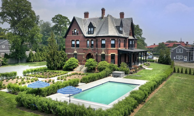 Top of the Hill House | Gracious Victorian Estate Home, Walk to town and beach