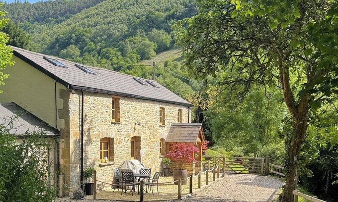 Cwmcarn Cottage | GRAIG COTTAGE, pet friendly, with open fire in Cwmcarn