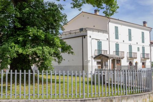 Colledara House | Gran sasso white house