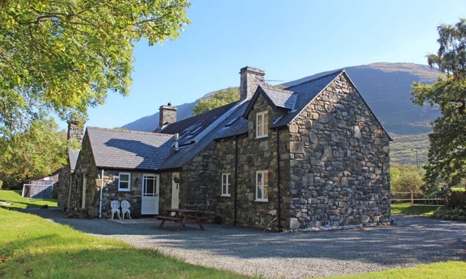 Tywyn House | Granar Gynolwyn - One Bedroom House, Sleeps 2