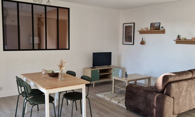 Toulouse East Apartment | Grand Apt T3, Centre, Gare, Métro, Parking Privé
