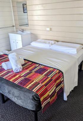 Proserpine Hotel | GRAND CENTRAL HOTEL PROSERPINE