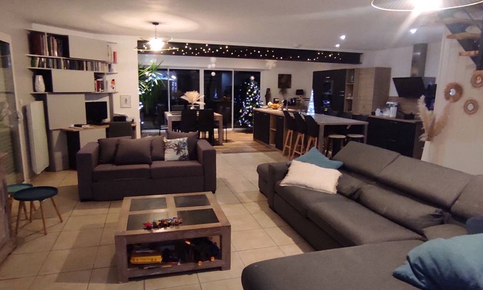 Saint-Martin-du-Fouilloux House | Grande Maison Familiale Avec Jacuzzi