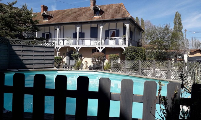 Laas House | Grand Gite des Trois Mousquetaires Swimming pools and reception room.