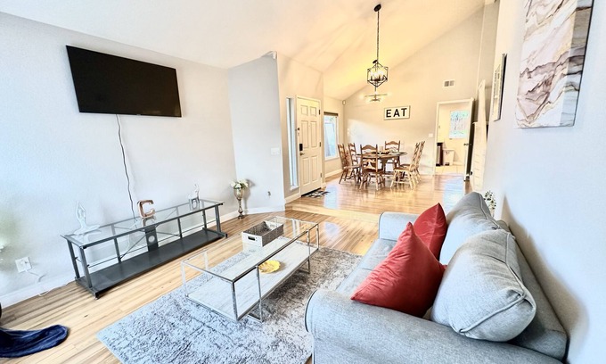 East San Jose House | Grand New-3BR/3BTH, SJC DwnTwn/Airport/PrivateYard