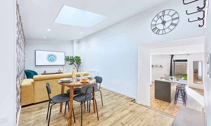 Europe Apartment | Grand T2 récent avec jardin et parking *Ker Prat*