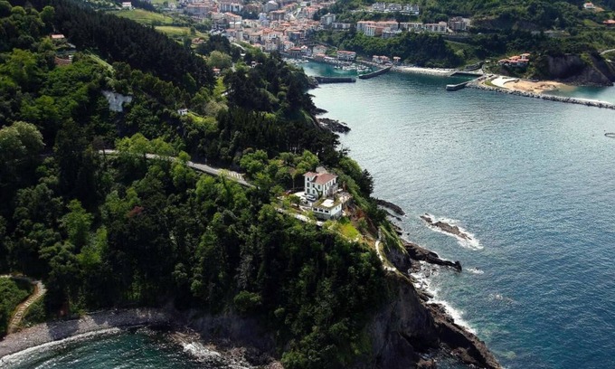 Mutriku Villa | Grand villa on the Cantabrian Sea. Sweeping views, luxurious accommodation