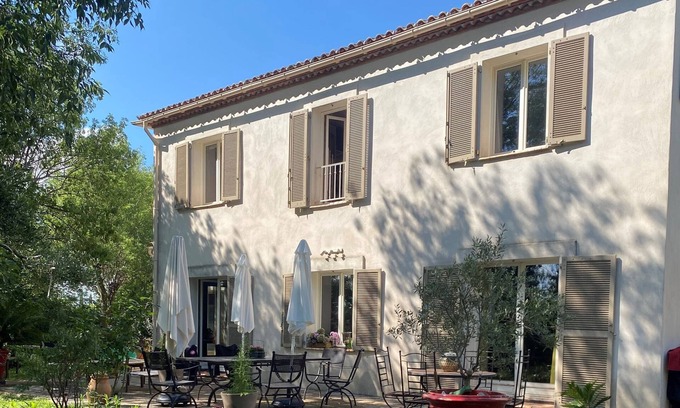Jonquieres Villa | Grande Demeure Dans un Parc Avec Piscine Proximité de Montpellier et de la mer