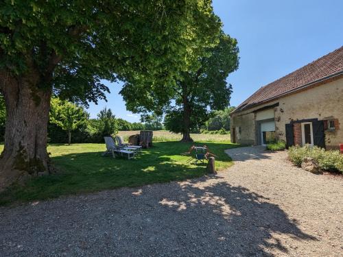 Pouligny-Notre-Dame House | Grande ferme rénovée avec jardin et loisirs à proximité - FR-1-591-155