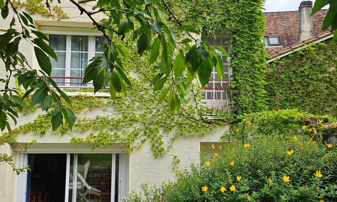 Savignac-les-Eglises House | Grande Maison de Village Avec Jardin, BBQ et Piscine au Coeur du Périgord Blanc