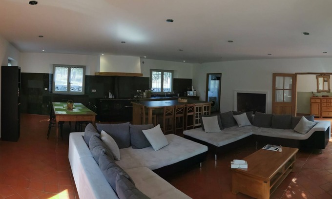 Tourves House | Grande Maison Provençale Pour les Amoureux de la Nature et des Animaux