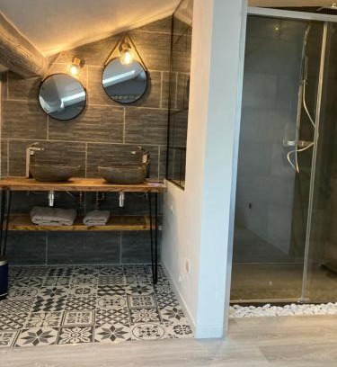 Entraigues-sur-la-Sorgue Apartment | Grande terrasse CLIM parking privé SMART TV, local velos