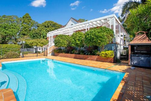Epsom House | Grande Vista 5Br Manor with Pool & Mt Eden Views