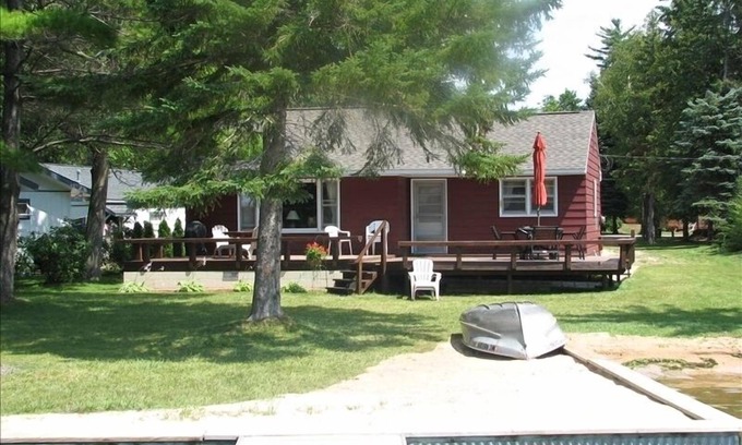Indian River Cottage | Grandma's Cozy Sunset Cottage on Mullett Lake