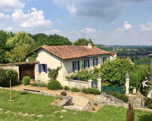 Aubeterre-sur-Dronne Bed & Breakfast | Grange Bleuet