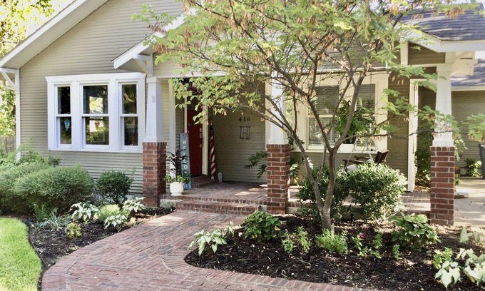 Historic Downtown Grapevine House | Grapevine - Walk To Historic Mainstreet