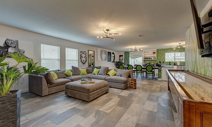 Central Arlington House | GrassHouse - A Super Clean Gloriously Green Haven half mile to AT&T Stadium