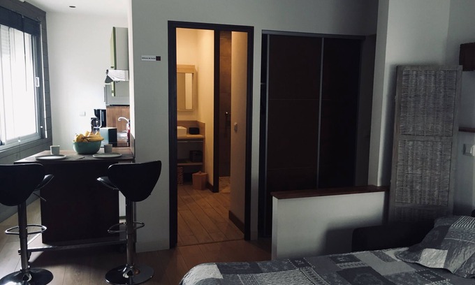 Saint-Martin Apartment | GRD STUDIO (35m2) GROUND FLOOR/NEW DECO WOOD CTRE 5MN ON FEET, BUS AT 1 EURO