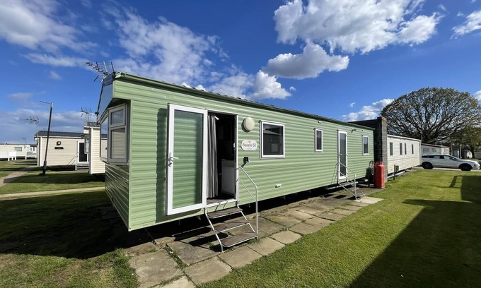 Clacton-on-Sea House | Great 8 berth caravan at Highfield Grange, Clacton-on-Sea ref 26214O