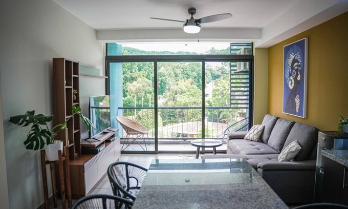 San Salvador Apartment | Great Apt with Pool, Gym, Fast Wi-Fi & Work Space!