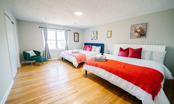 Great Falls House | Great Falls Cozy Getaway: 5BR/2BA Modern Retreat!