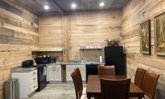Sardis Apartment | Great fishing at Sardis Lake and U of M ballgame ready!