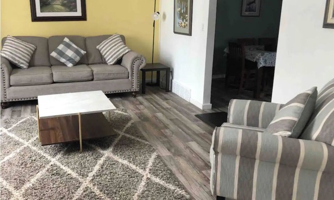 Hinton House | Great for Groups , Close to Jasper Park!