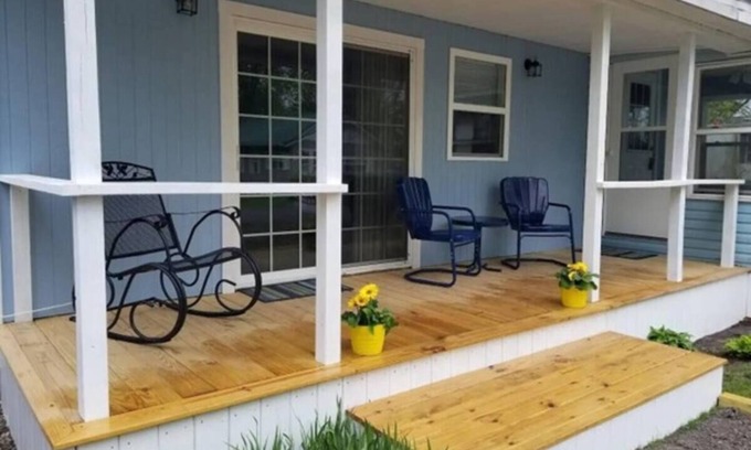 Lakeview Cottage | Great Front Porch with 3 Bedrooms and King Bed