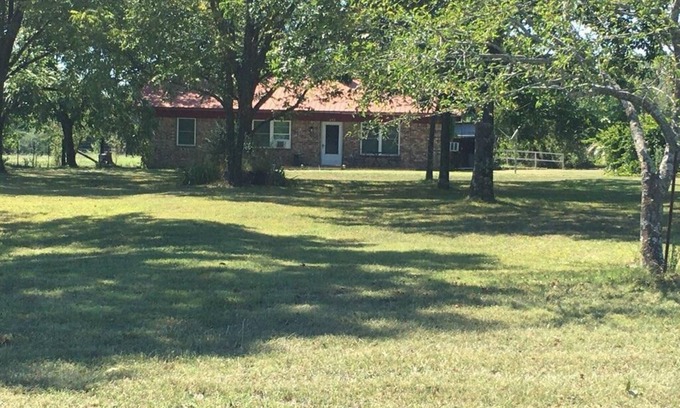 Wilburn House | Great get away to a country home with large yard and outdoor sitting area.