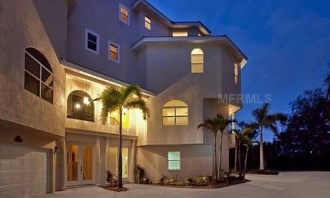 Siesta Key Condo | Great Gulf View! Steps to the No.1 Beach in a 2,759 sqft luxury townhome