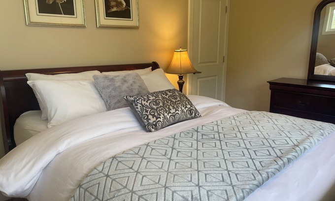 Inglewood House | Great house in Inglewood, walking distance to Zoo, Downtown, Restaurants