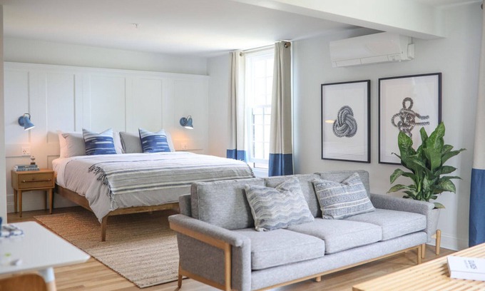 New Castle Apartment | Great Island Inn - King Studio Apartment - Garden View