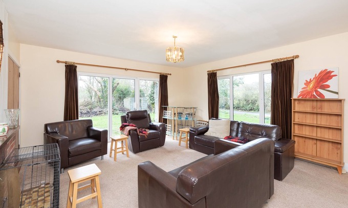 Tramore House | Great living and activity space, easy walks country lanes.