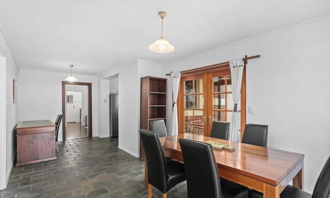 East Victoria Park House | Great location, family and pet friendly home. Big yard. Parking