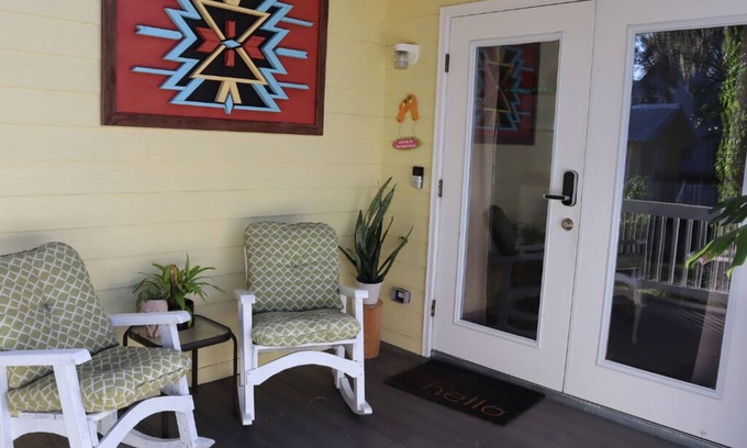 St. Augustine House | Great Location! Free Parking + Pet Friendly!