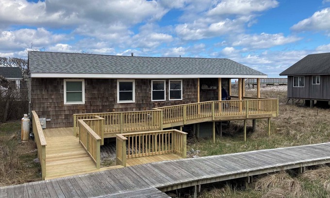 Davis Park House | GREAT LOCATION, OCEAN VIEWS, MAJOR RENO IN 2025