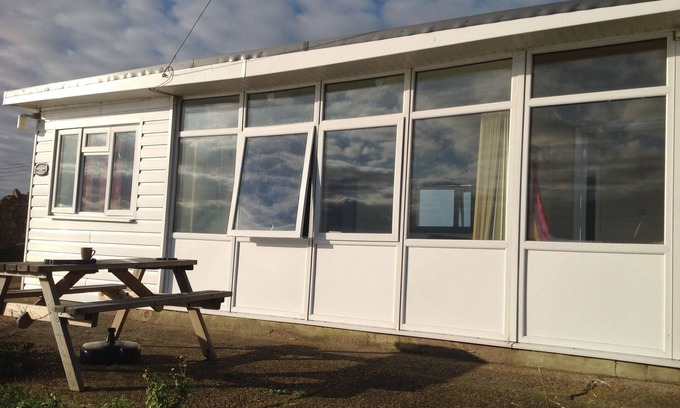 Ventnor Ski Chalet | GREAT VALUE VILLA WITH SUPERB SEA VIEW, DOG FRIENDLY, BEACH 10 MINS WALK
