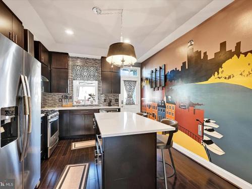 Greektown Apartment | Greektown steps from Hopkins