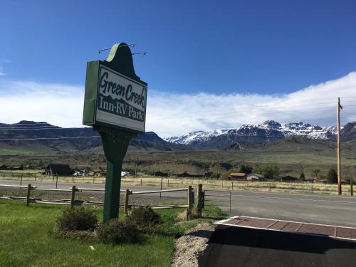 Wapiti Hotel | Green Creek Inn and RV Park