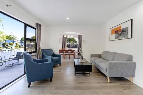 Manurewa House | Green Family 5BR Retreat in Wattle Downs w Yard