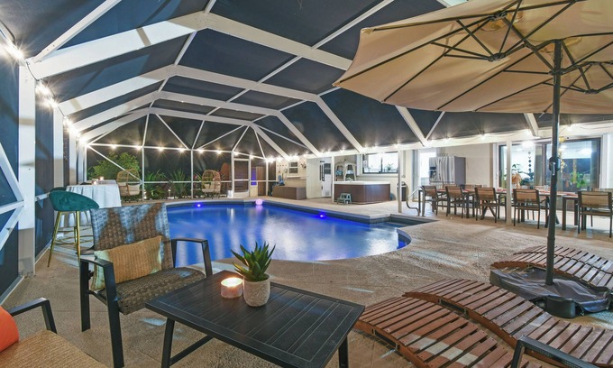 Hunt Club House | Green House - Luxury 5BR 17 Beds Retreat | Pool | Spa | Sauna | Cold Plunge | Events | Fun