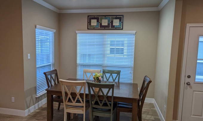 Temple House | Green Mesa - Spacious 3 BR home in North Temple