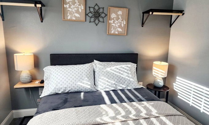 Lakeland Apartment | Green Roof House Studio