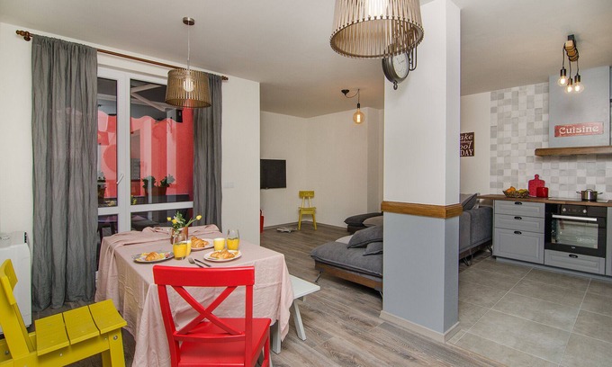 Saints Constantine and Helena Apartment | Green space in the city-Akvarel 3