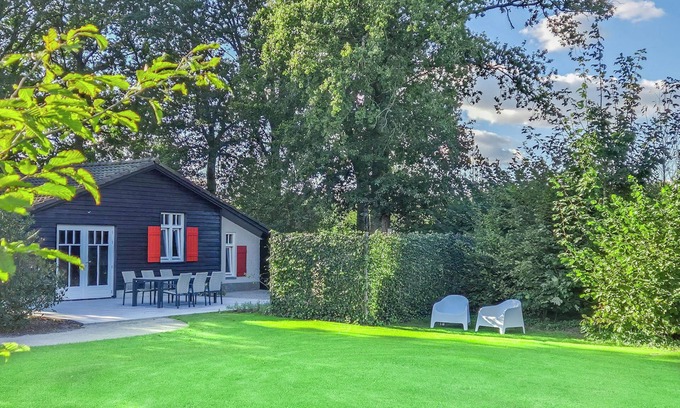 Rijsbergen House | Green-surrounded luxury home with a hot tub