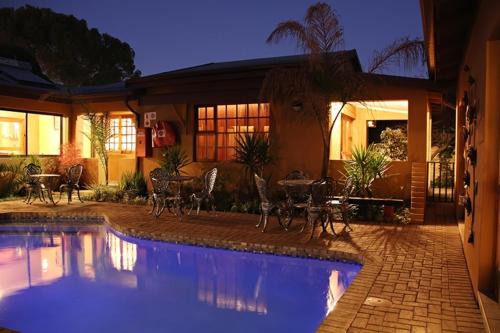Universitas House | Greenleaf Guest Lodge